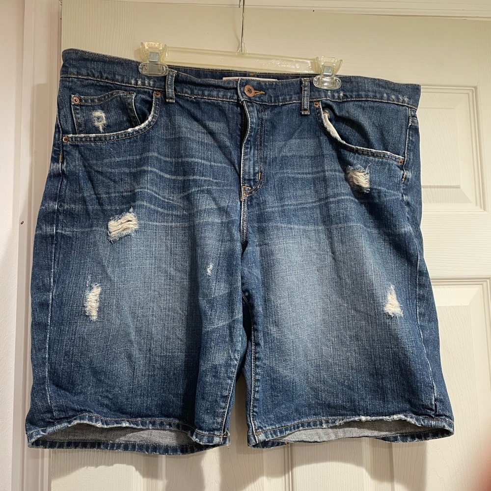 Gap women’s Boyfriend Distressed Denim Shorts